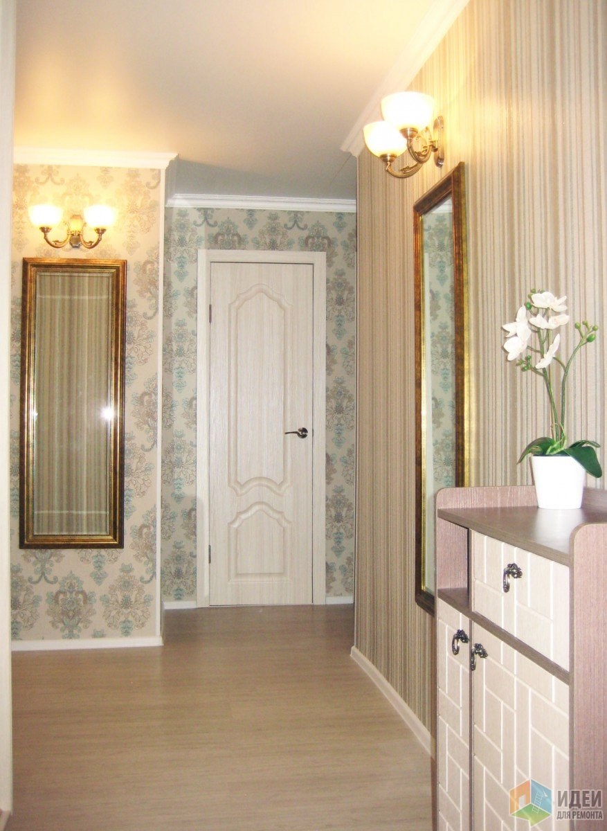 Светлые обои в прихожую