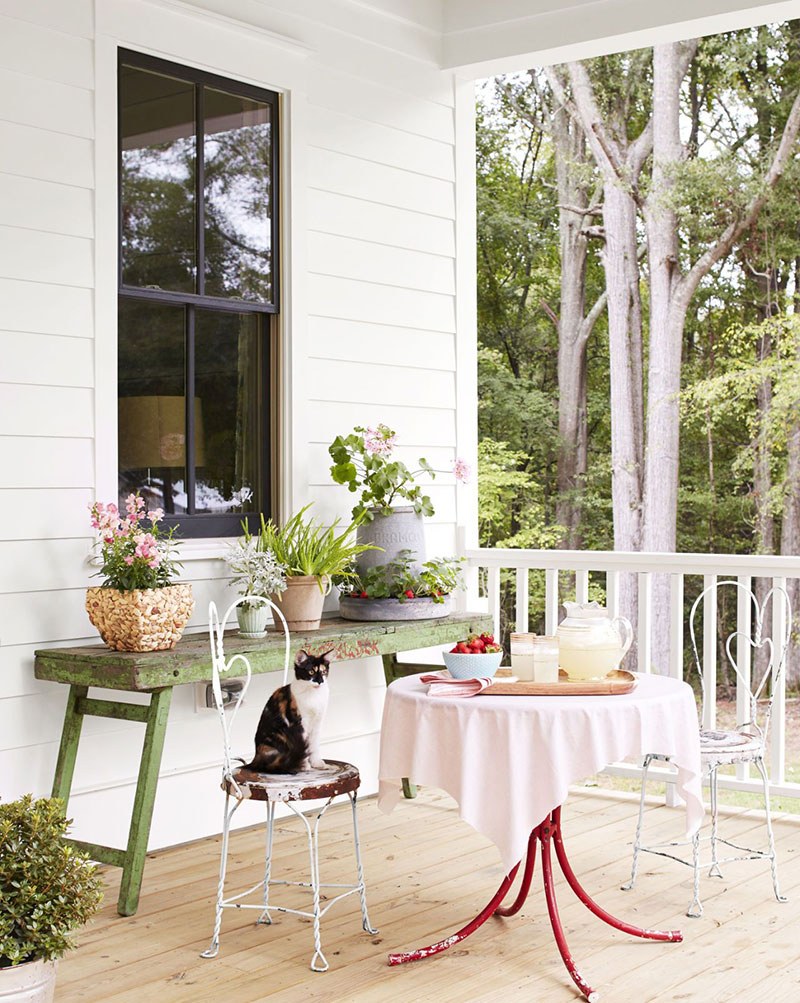 Белая веранда