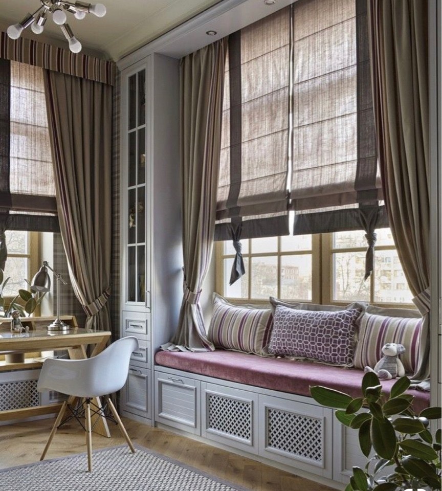 Рулонные шторы в сочетании с гардинами