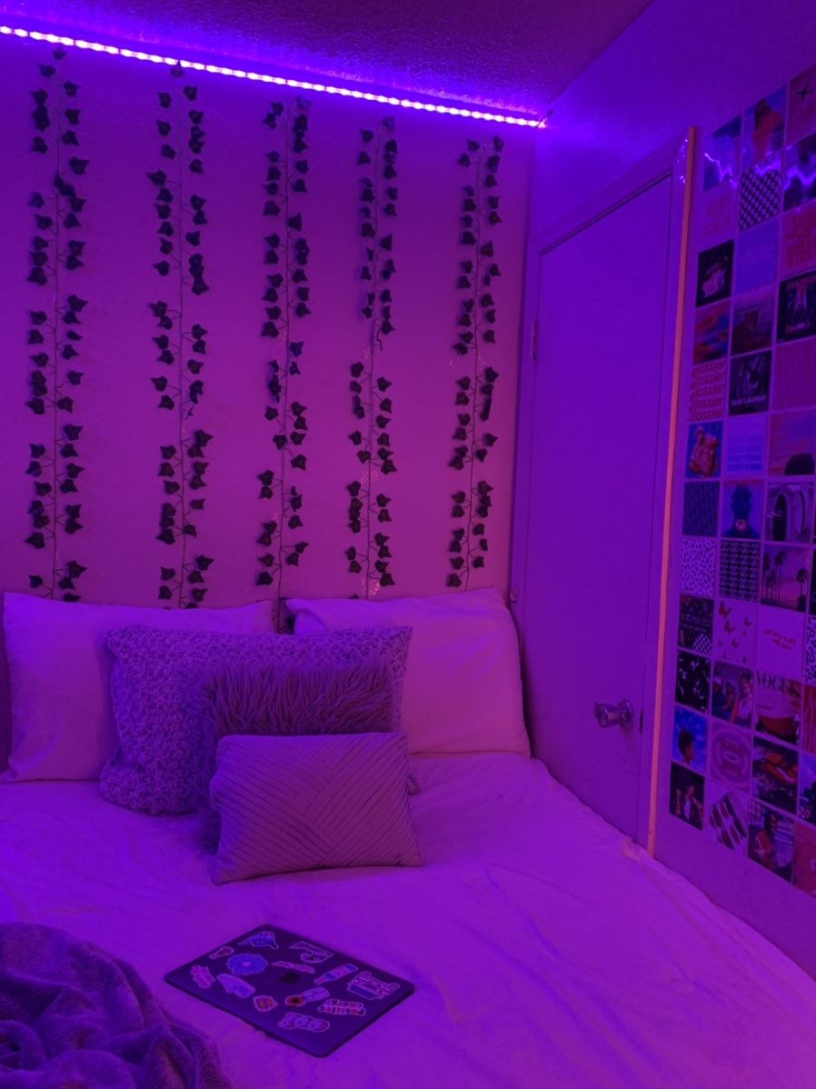 Неоновая комната подростка