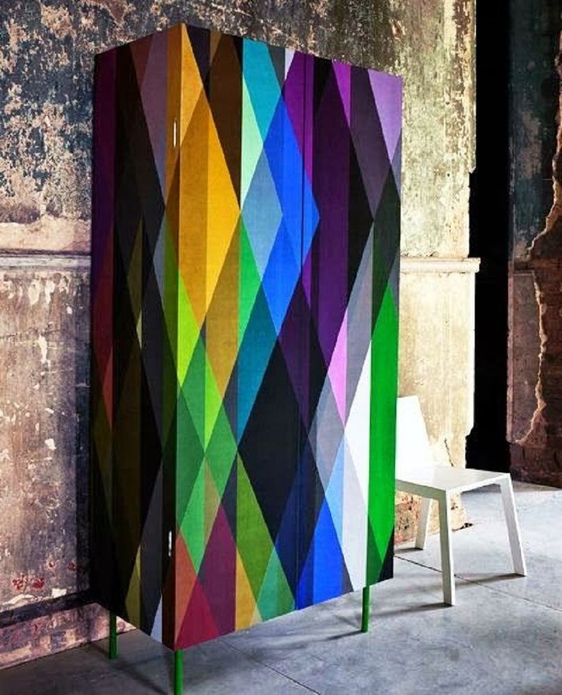 Разноцветная мебель