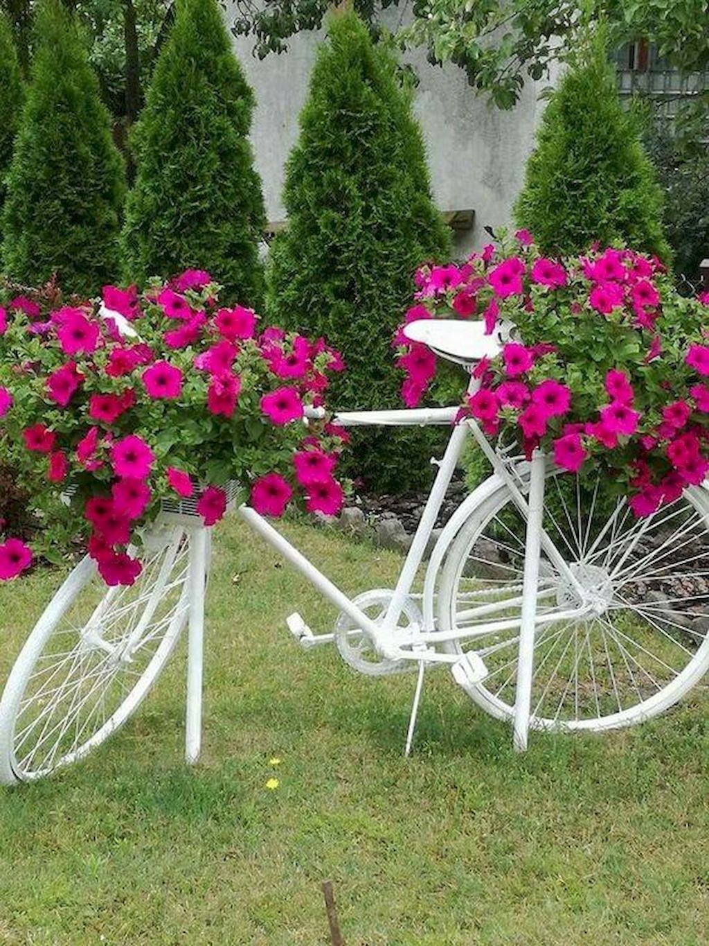 Украшение в сад из старого велосипеда - 56 фото