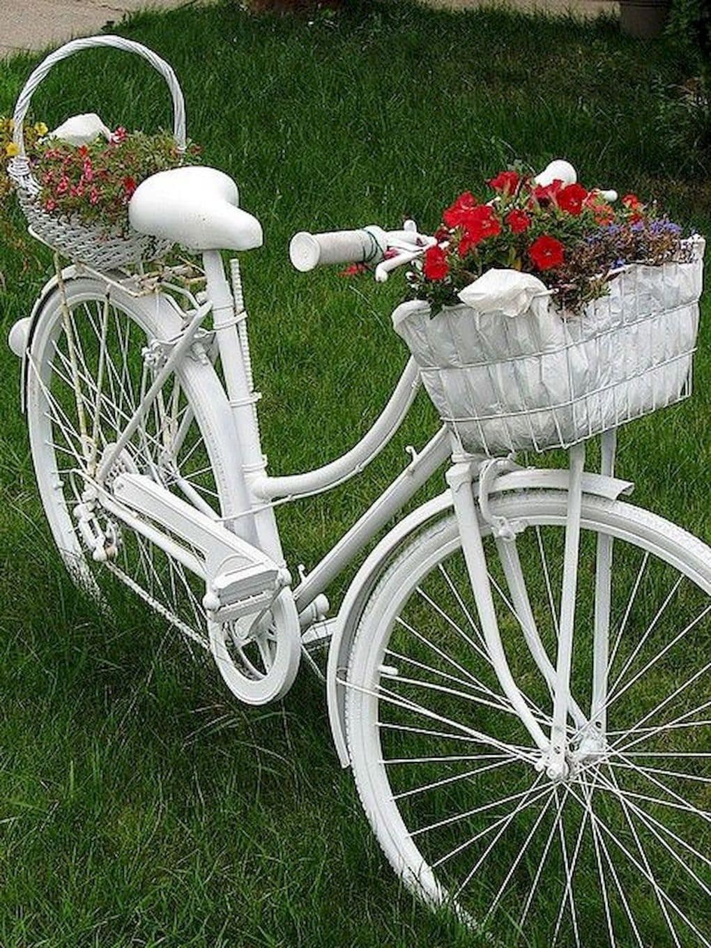 Старый велосипед с цветами — декоративная подставка для дачи: 2 комментария