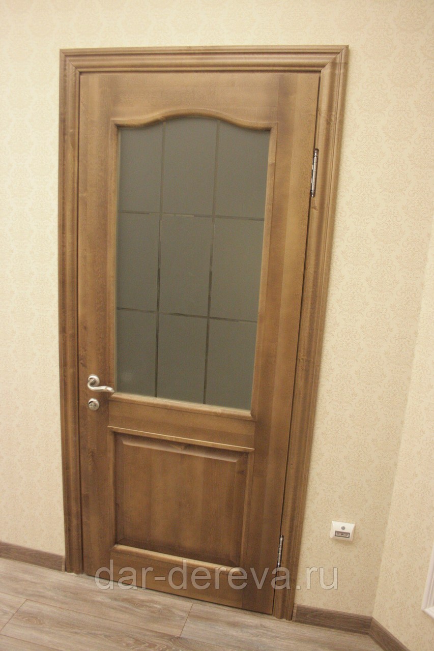 Деревянная дверь