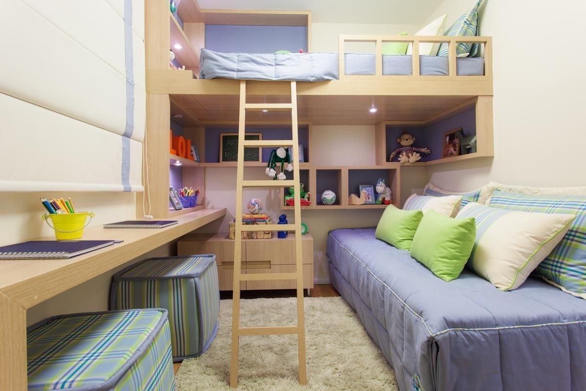 Место на четверых. Детская комната для двоих. Детская комната для двоих детей. Спальня для трех детей. Маленькая детская комната для двоих.