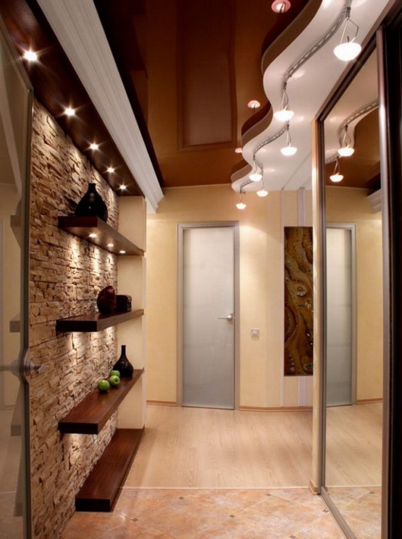 Интерьер прихожей узкой и длинной