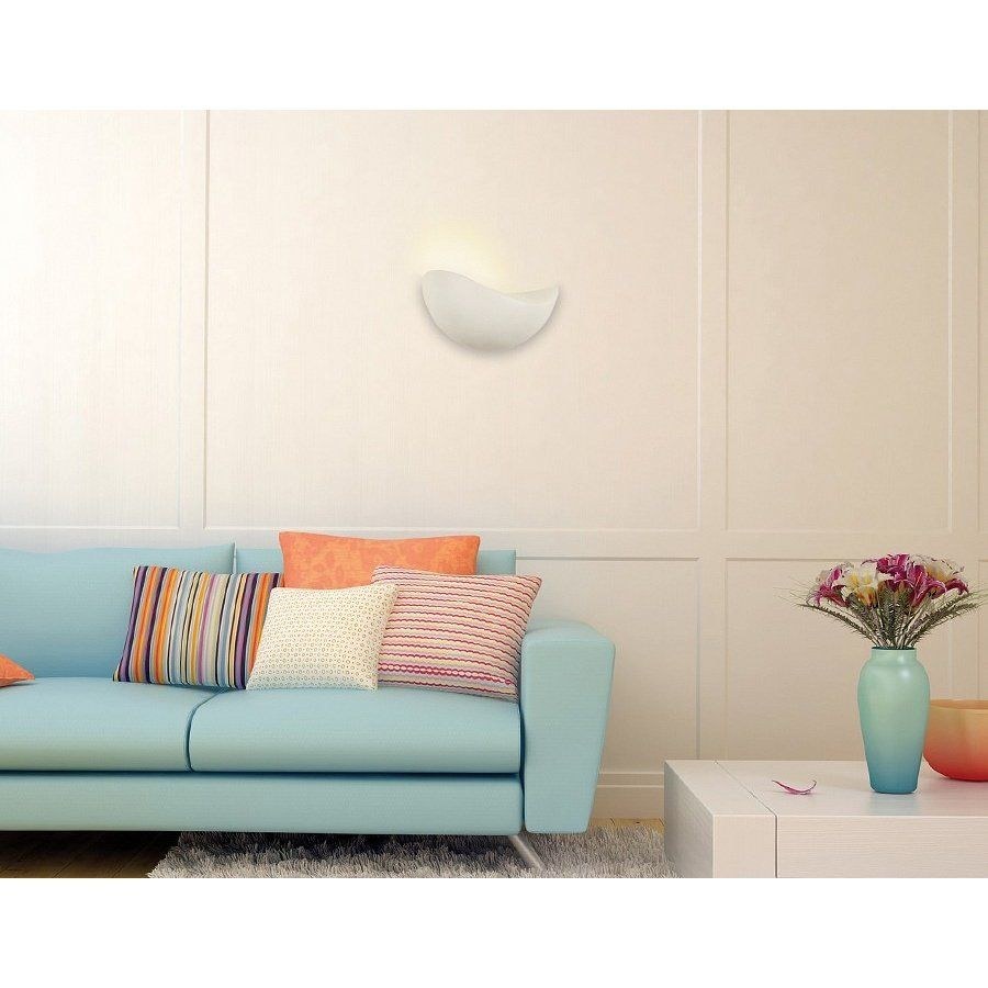 Яркий диван в интерьере