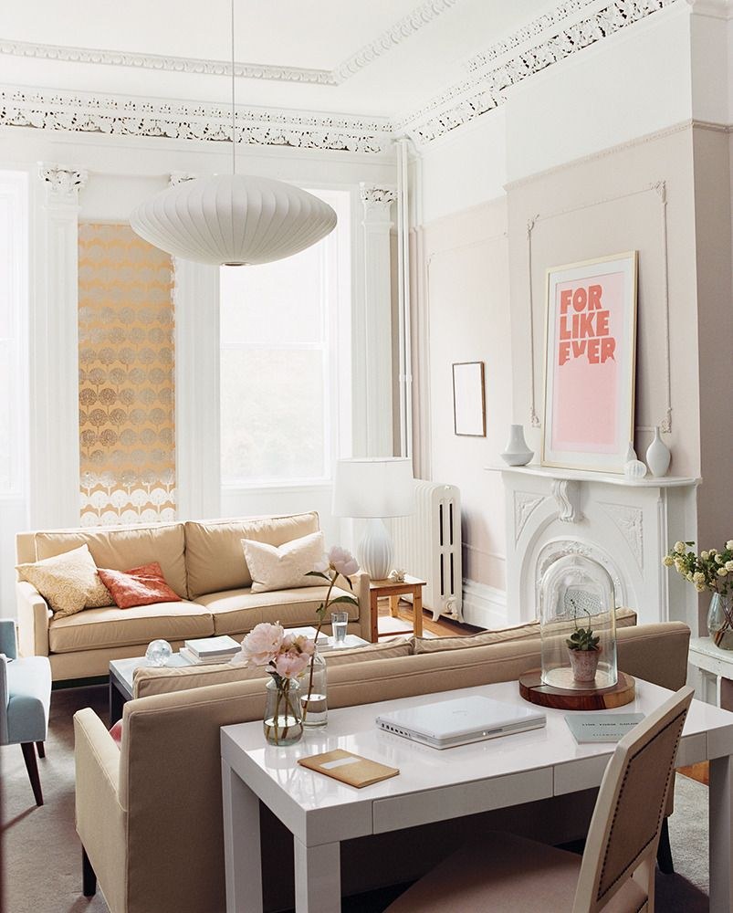 Рабочее место за диваном