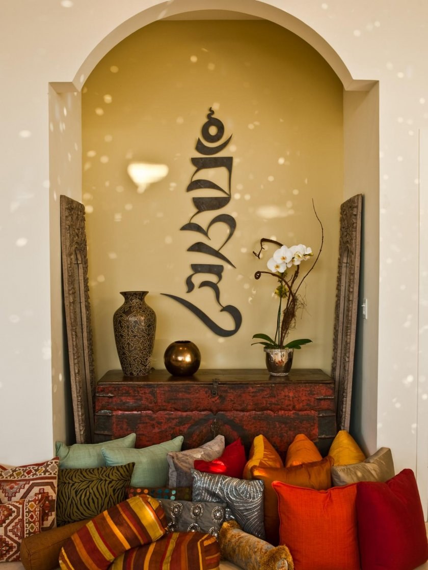 Украшение ниши в стене