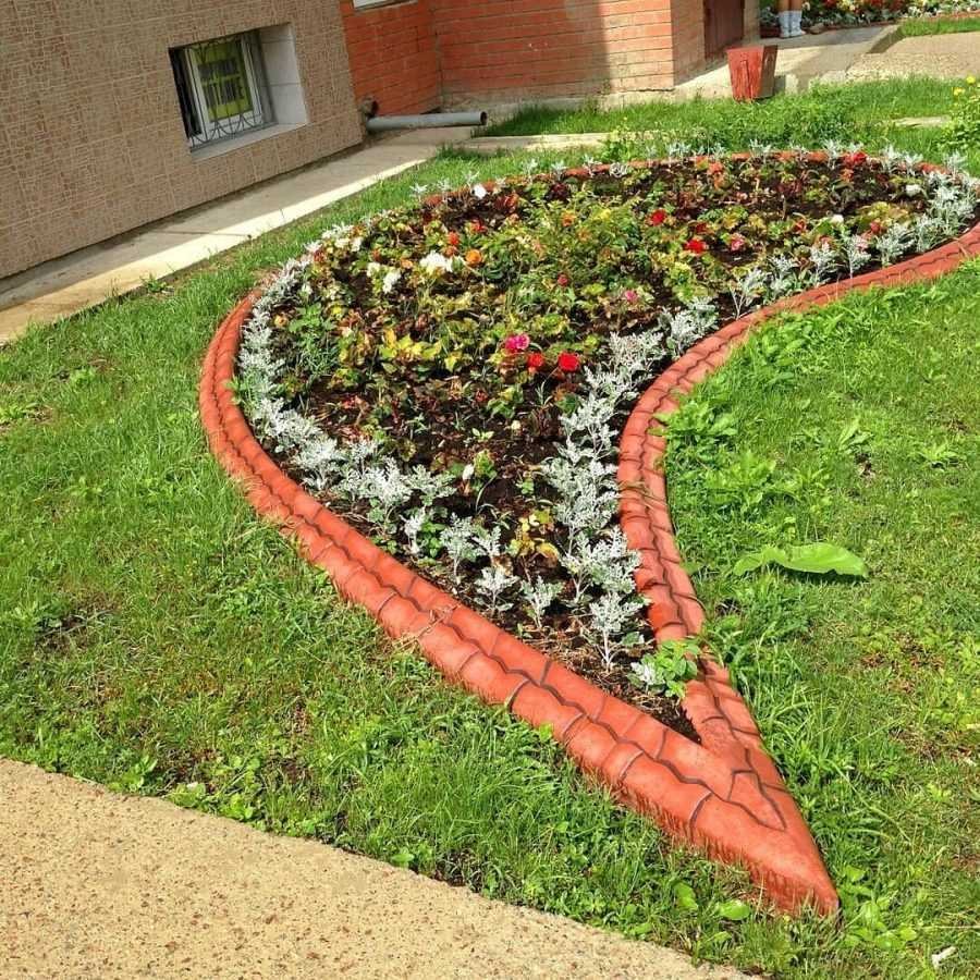 Клумба из камней