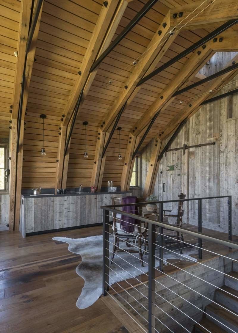 Дом-сарай Barn House внутри