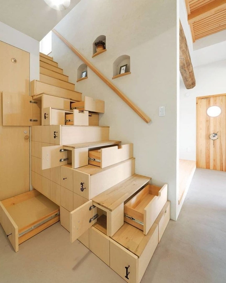 Лестница с выдвижными ящиками