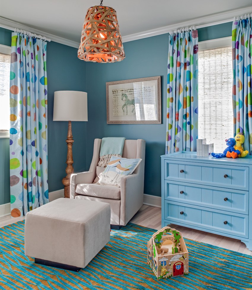 Детская комната в голубых тонах