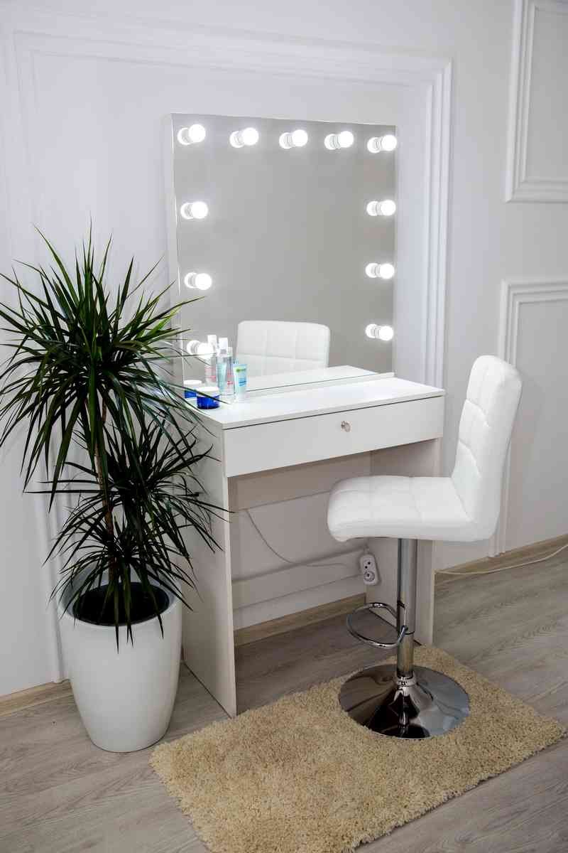 Столик гримерный с зеркалом 900х500х1480