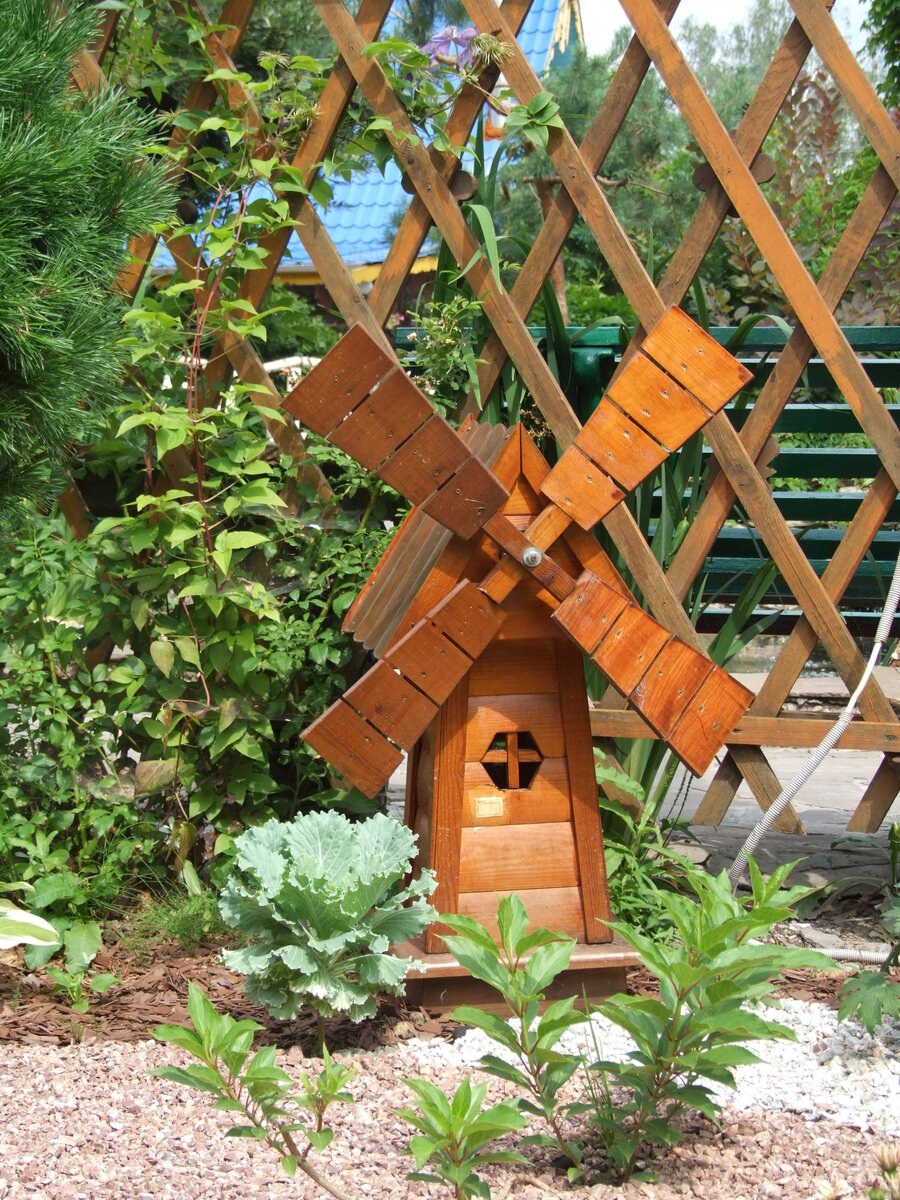 Деревянные украшения для сада