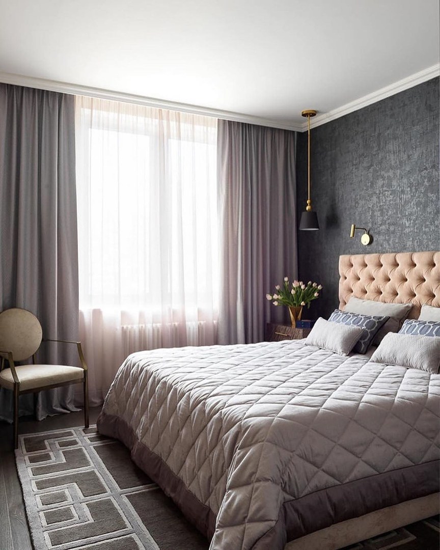 Спальня в теплых тонах