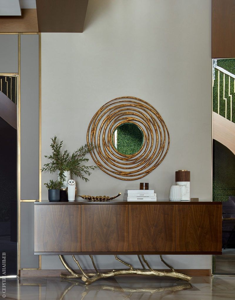 Деревянные вставки на стене