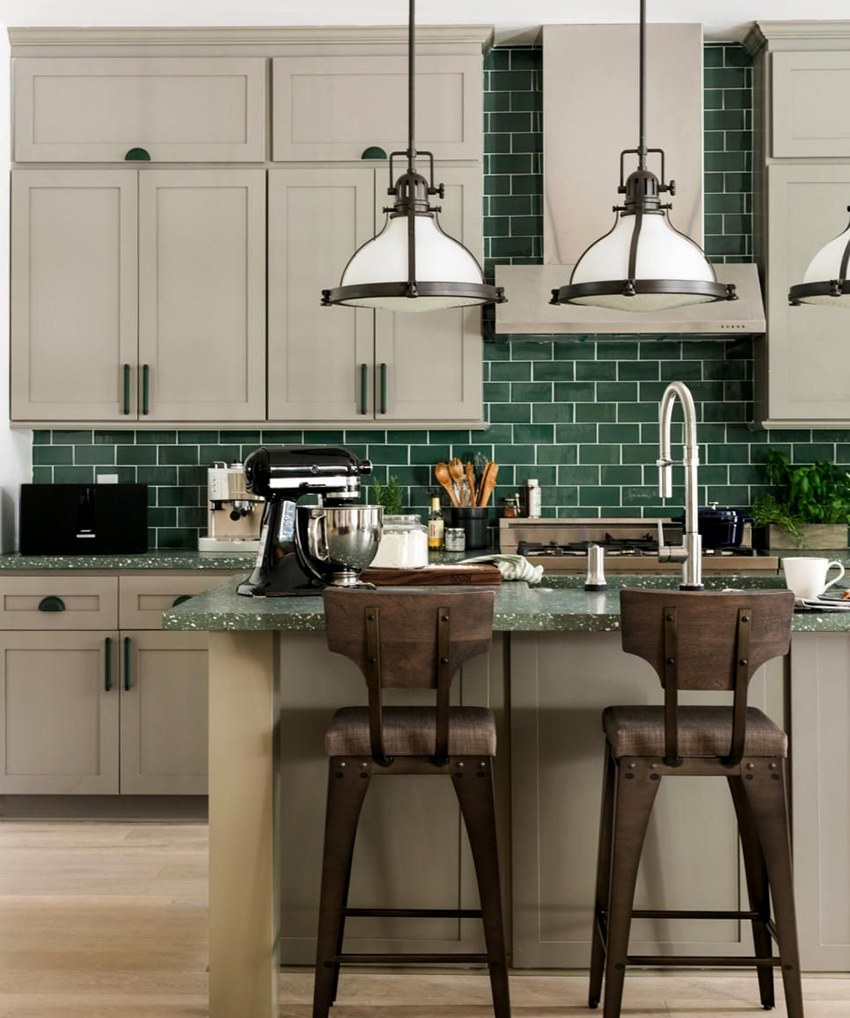 Зеленые стены на кухне