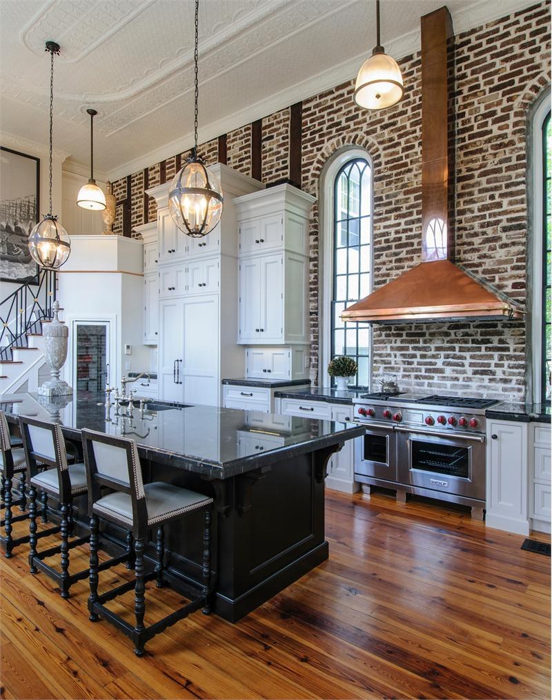 Кухня в стиле лофт большая