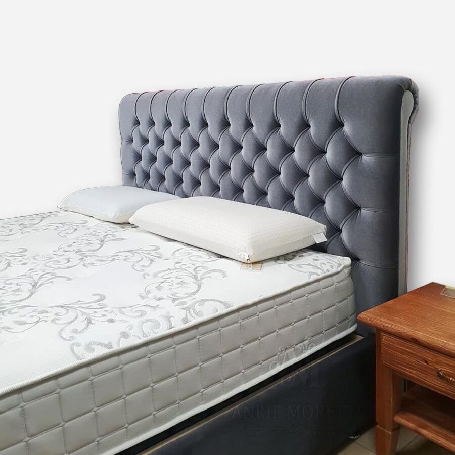 Кровать 140 х 200 в каретной стяжке