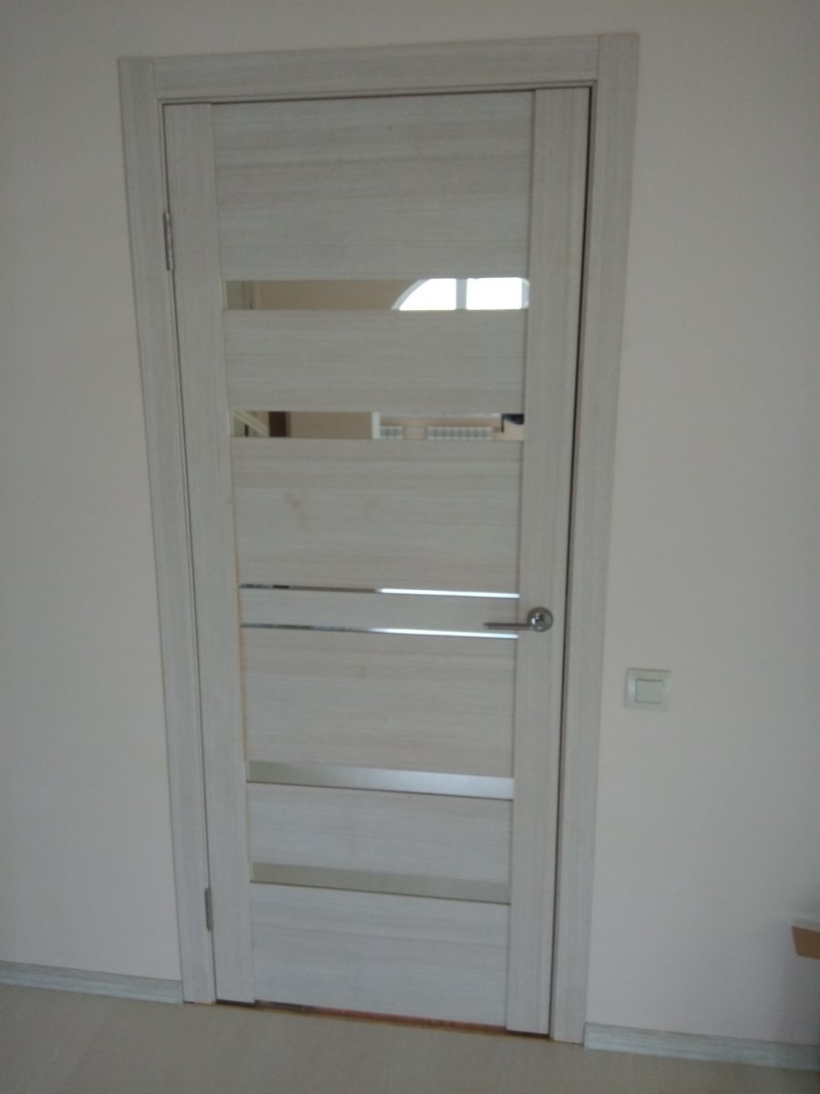 Входная дверь labirint Трендо с зеркалом максимум — белый софт