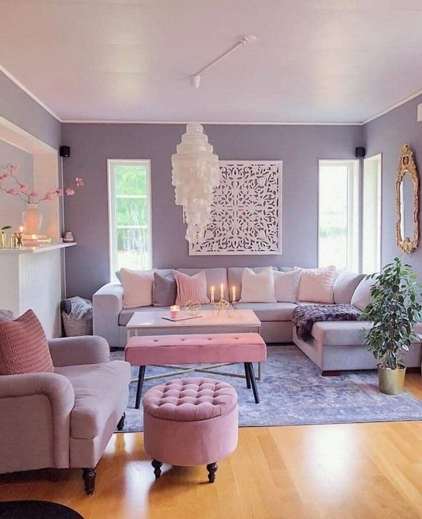 Интерьер гостиной в розовых тонах
