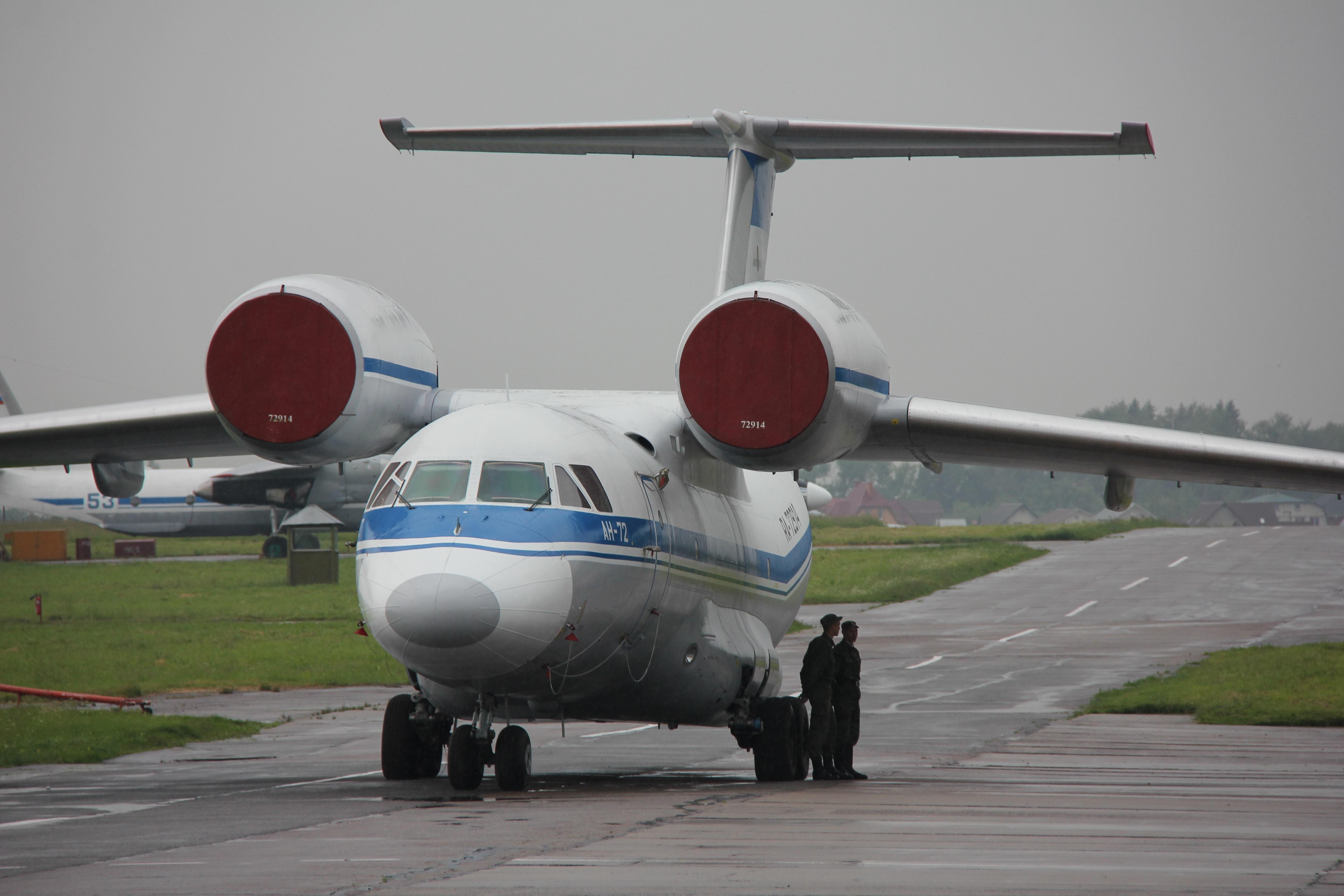 Самолет остафьево. Арзамас Рогачево АН-72. АН 72 на кружке.