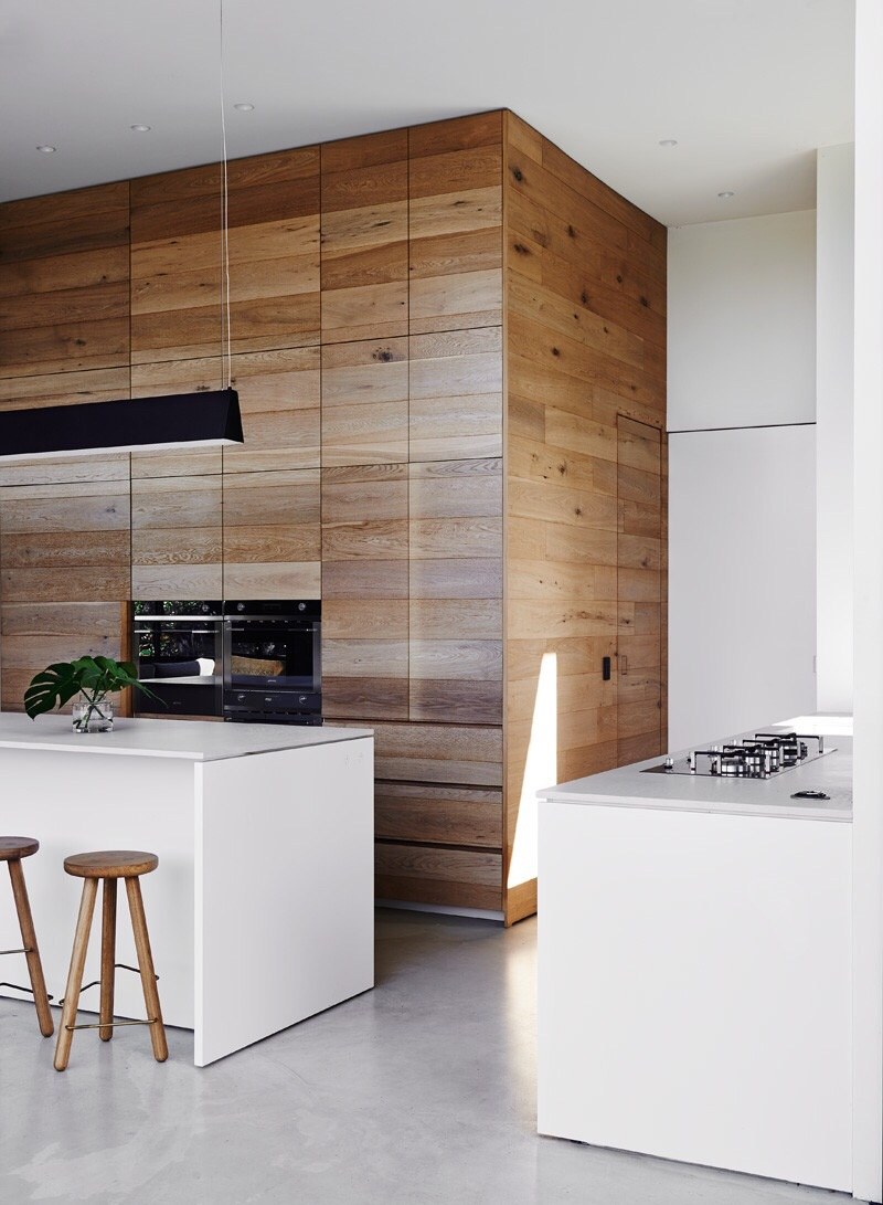 Кухня с деревянными элементами