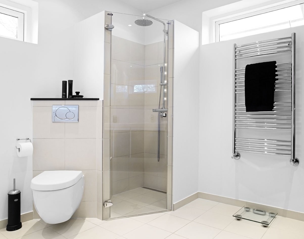 Ванная комната без ванны без поддона. Душевая кабина система Adell Rondo 15160531 из стекла без поддона. Душевая комната. Ванна с душевым уголком.