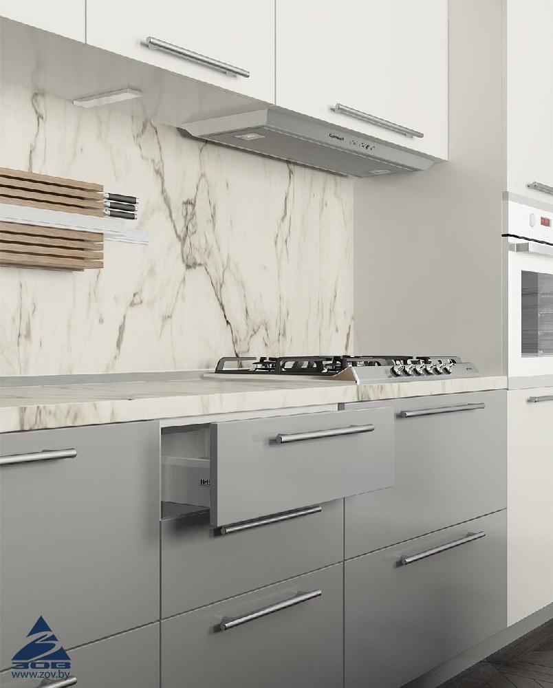 Белая кухня с ручками