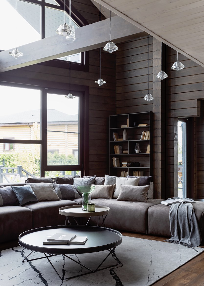 Современный интерьер дома из бруса