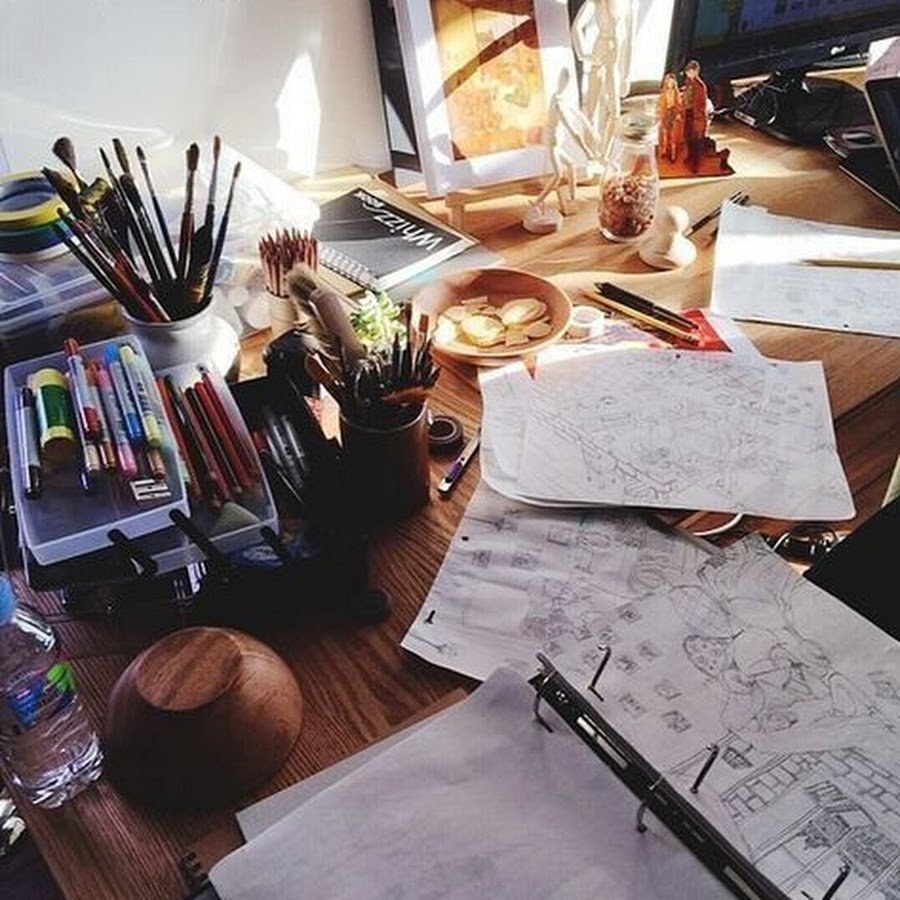 Стол художника