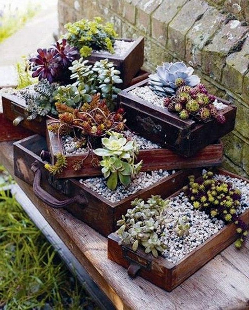 Клумбы из подручных материалов