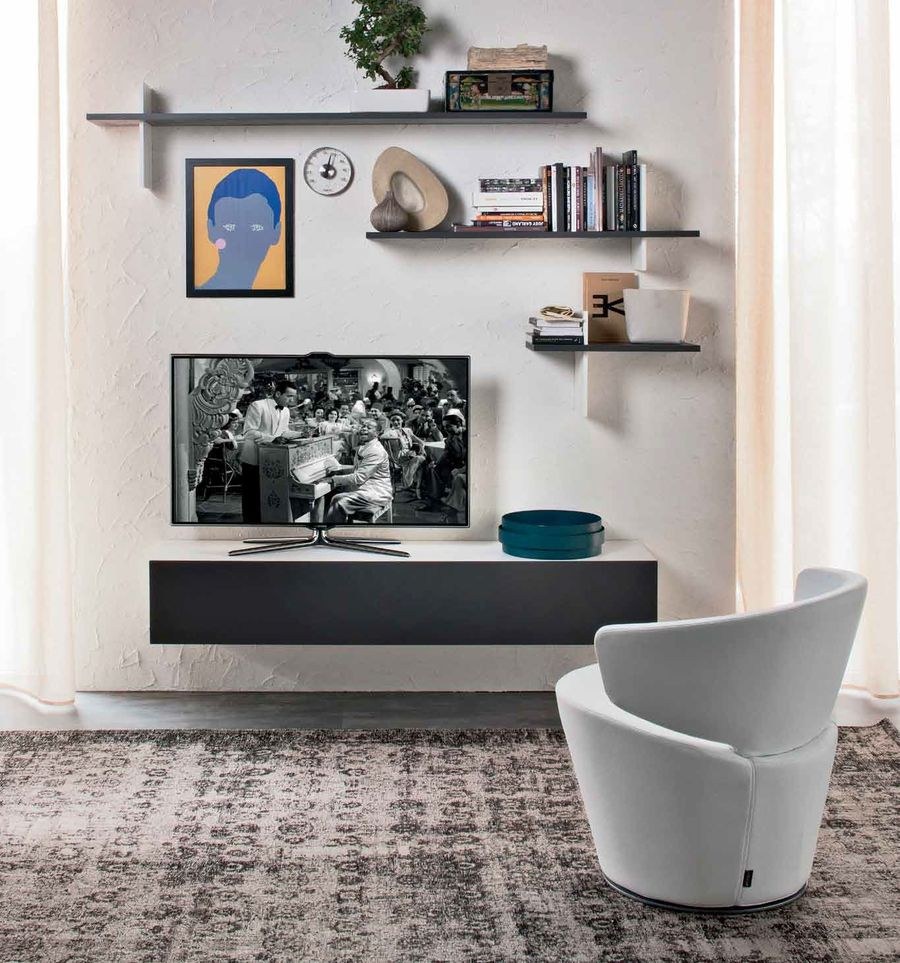 Полки вокруг телевизора