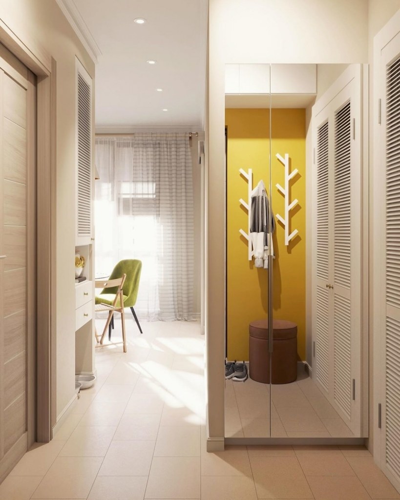 Маленькая узкая прихожая