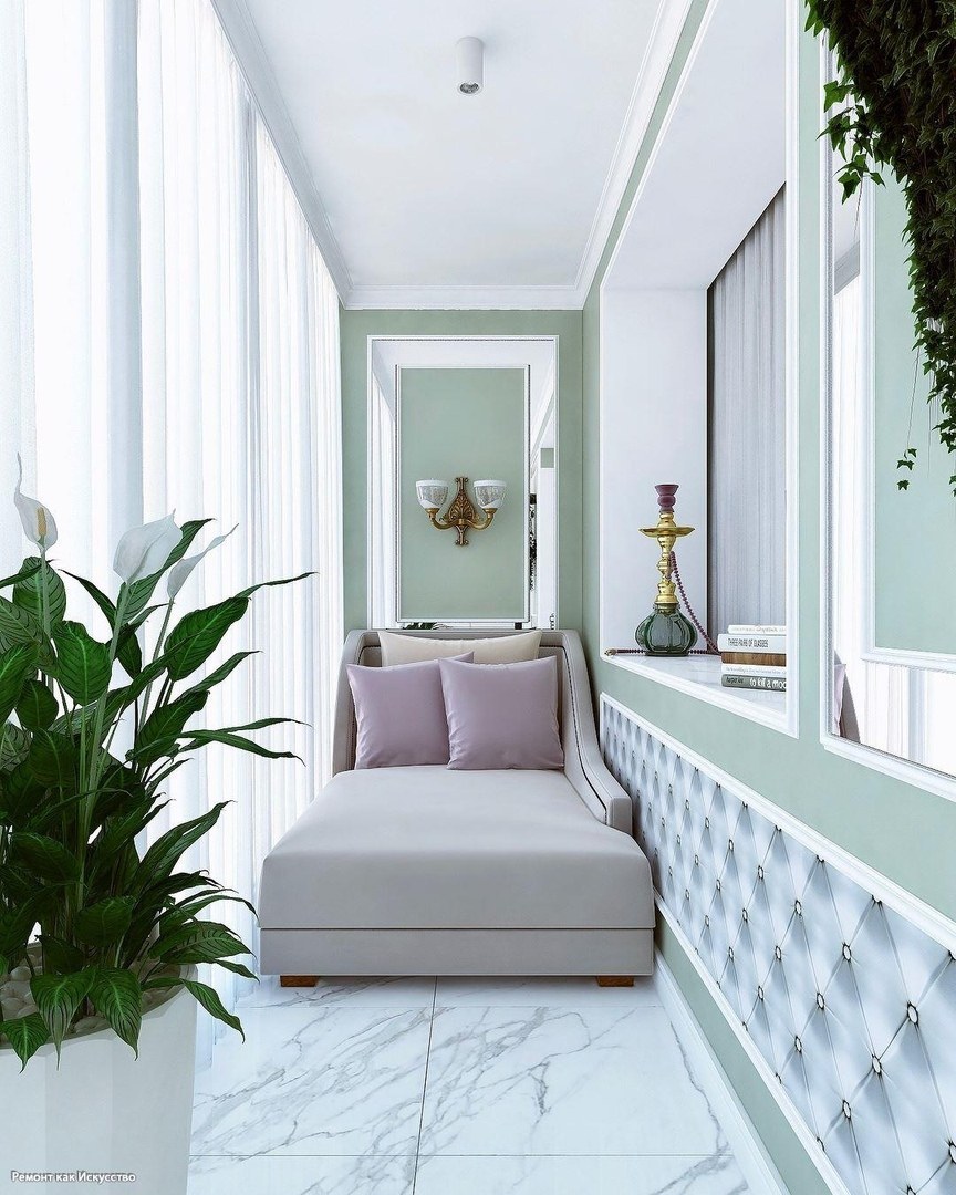 Балкон в светлых тонах