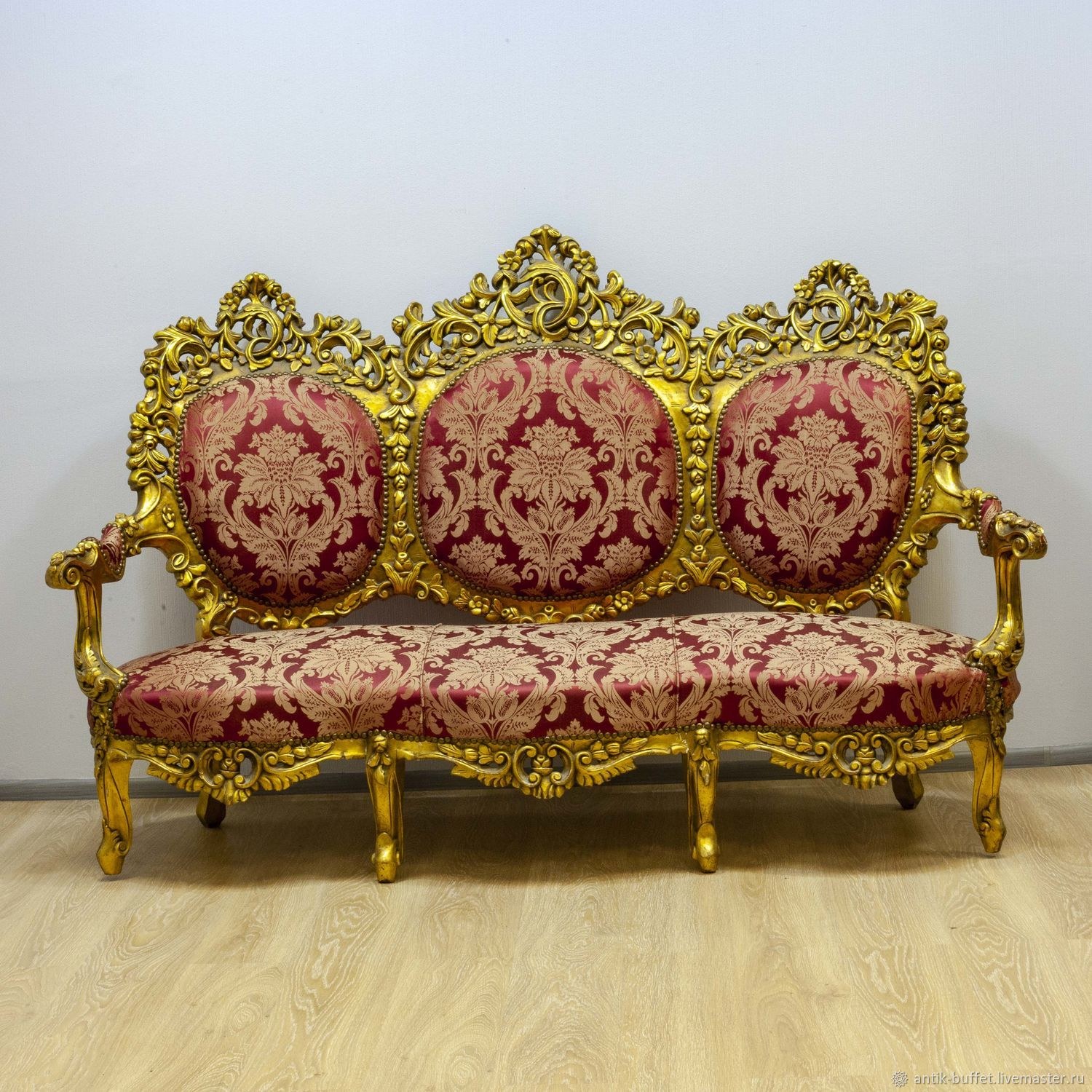 Антикварные диваны. Мягкая мебель рококо Барокко. Мебель рококо Барокко. Мебель в стиле Барокко и рококо. Диван и кресла в стиле рококо.