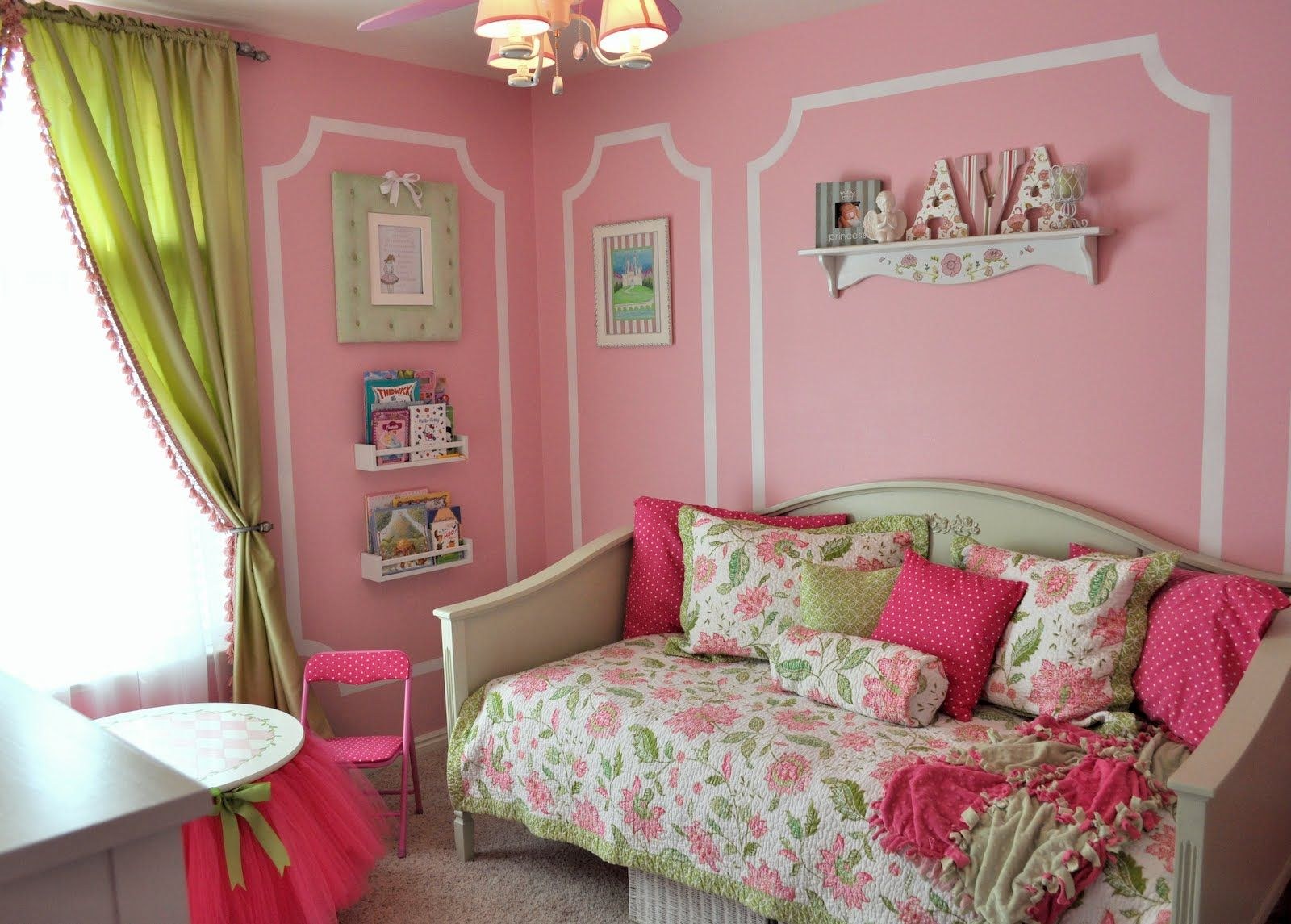 Розово зеленый интерьер. Детская для девочки. Интерьер в розово зеленых тонах. Спальня в зелено розовых тонах. Сочетание розового и зеленого в интерьере.