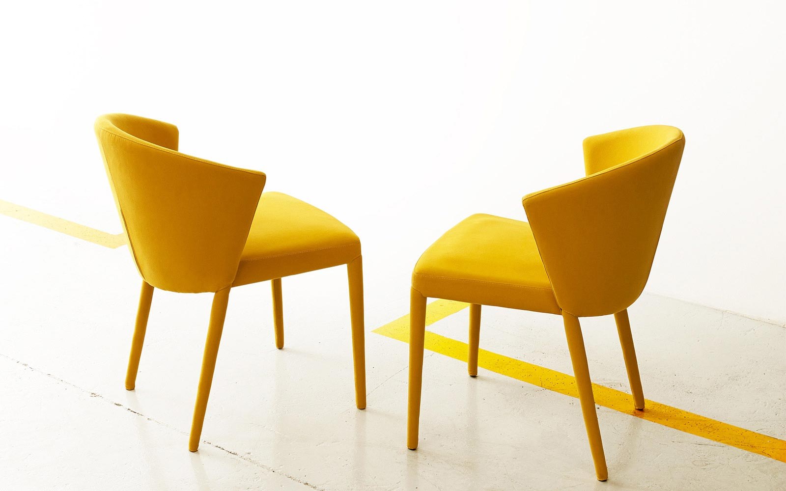 Yellow chair. Стул Amelie Calligaris в интерьере. Кресло Medea, Calligaris Yellow. Кресло Quadrotta Calligaris. Современные стулья.