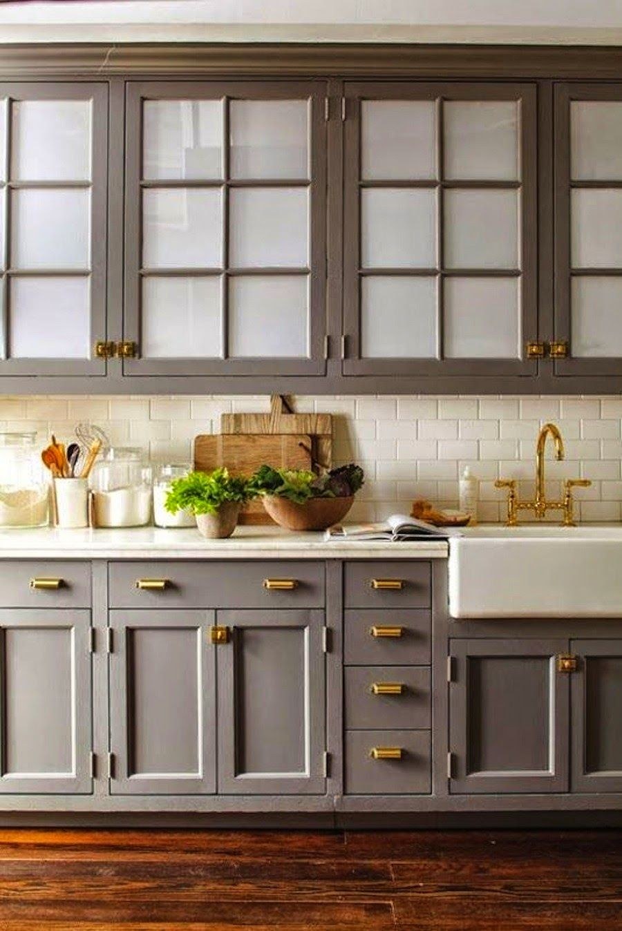 Бело деревянная кухня