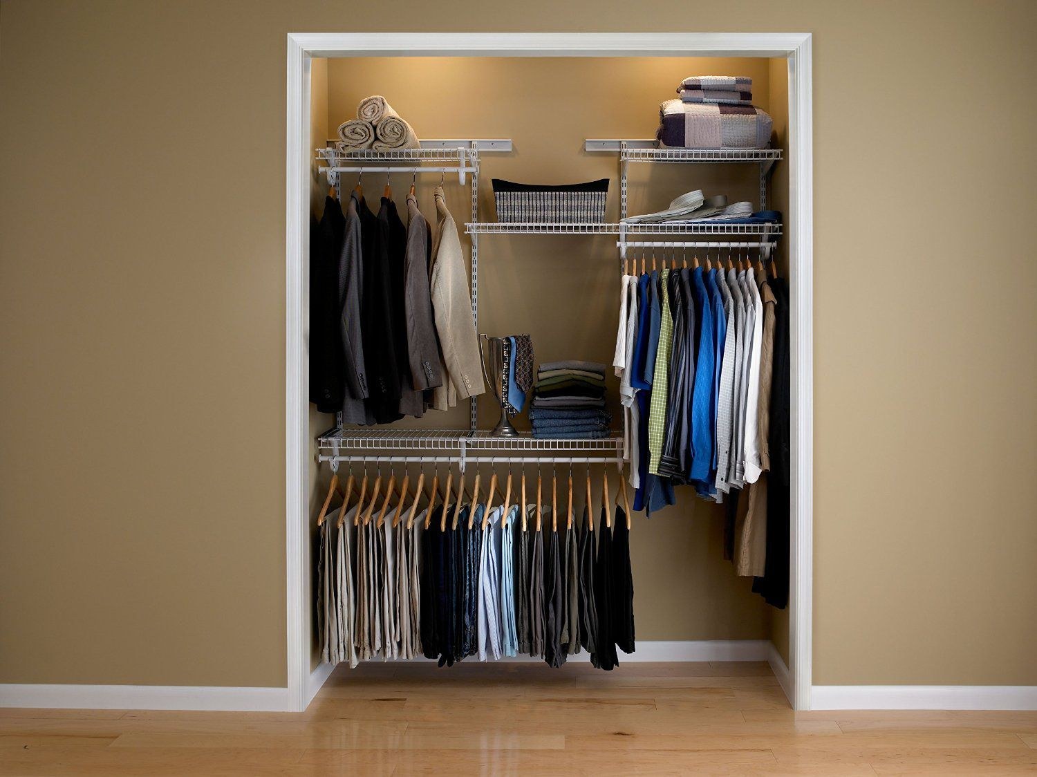 Шкаф какой сделать. Closetmaid гардеробные системы. Мини гардеробная. Гардеробные в нишах. Мини гардеробные в комнате.