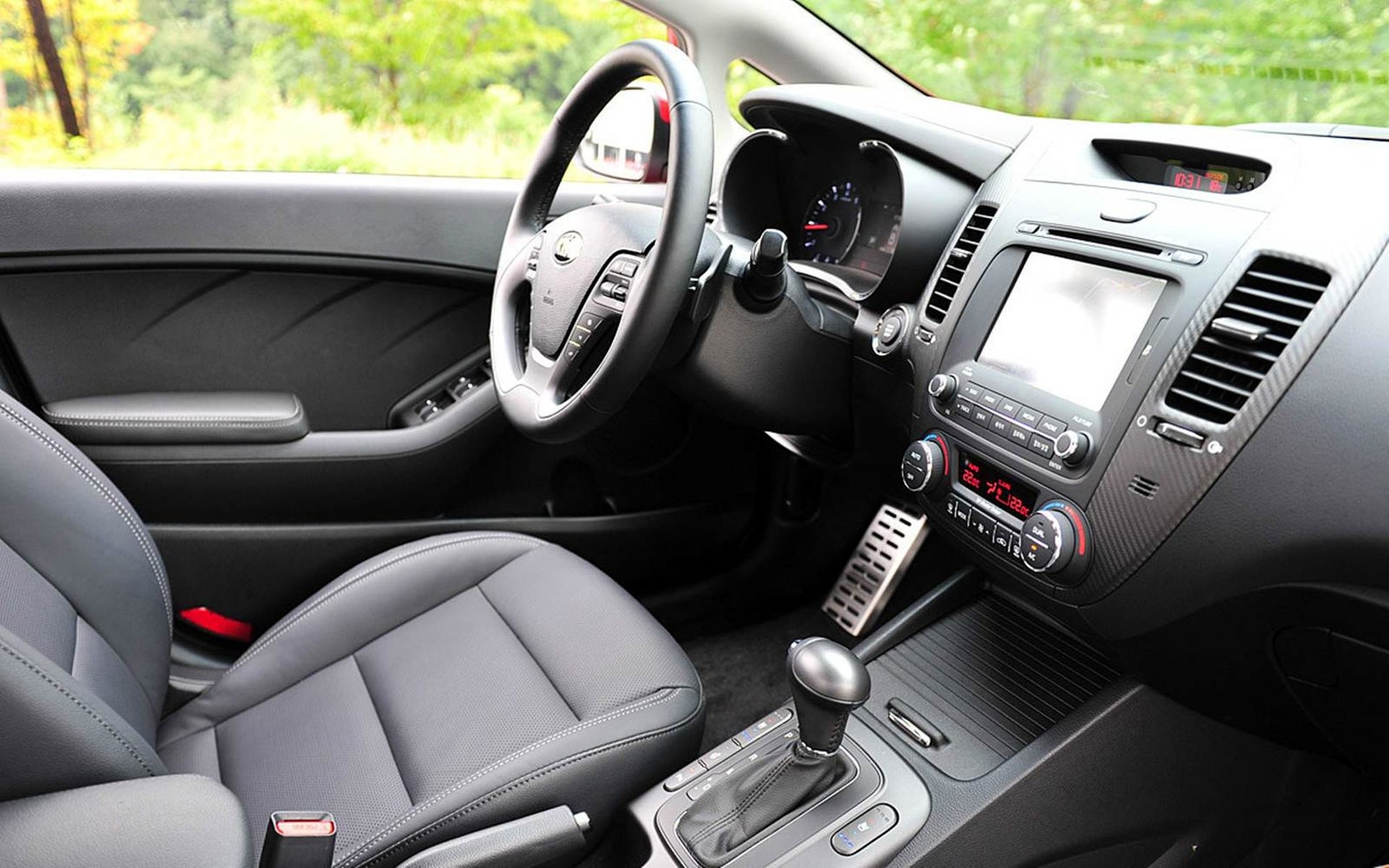 Kia Cerato 2014 Interior