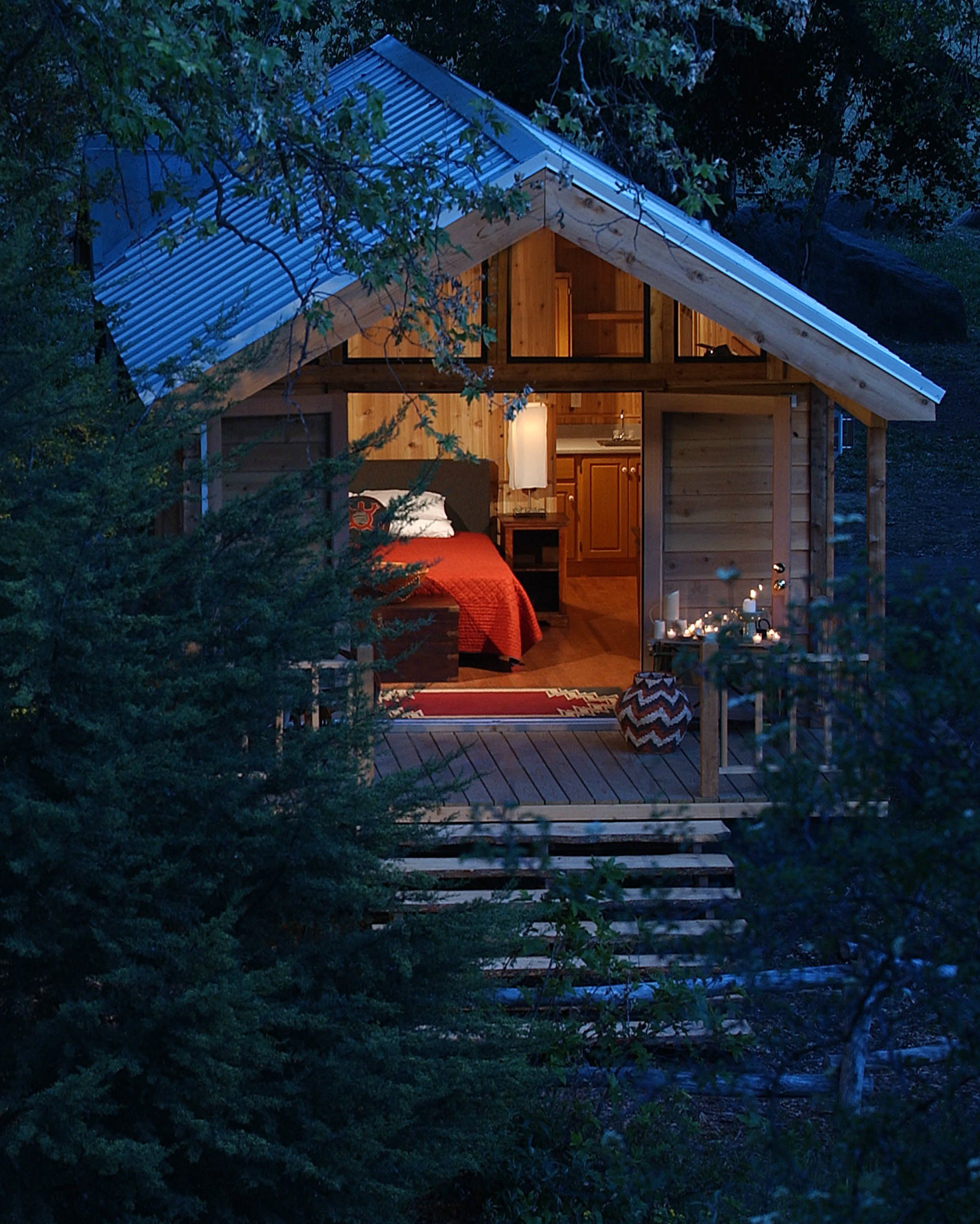 Домик в лесу для двоих. Хижина гномов, Британская Колумбия. Маленький домик. Уютный домик. Маленький уютный домик.