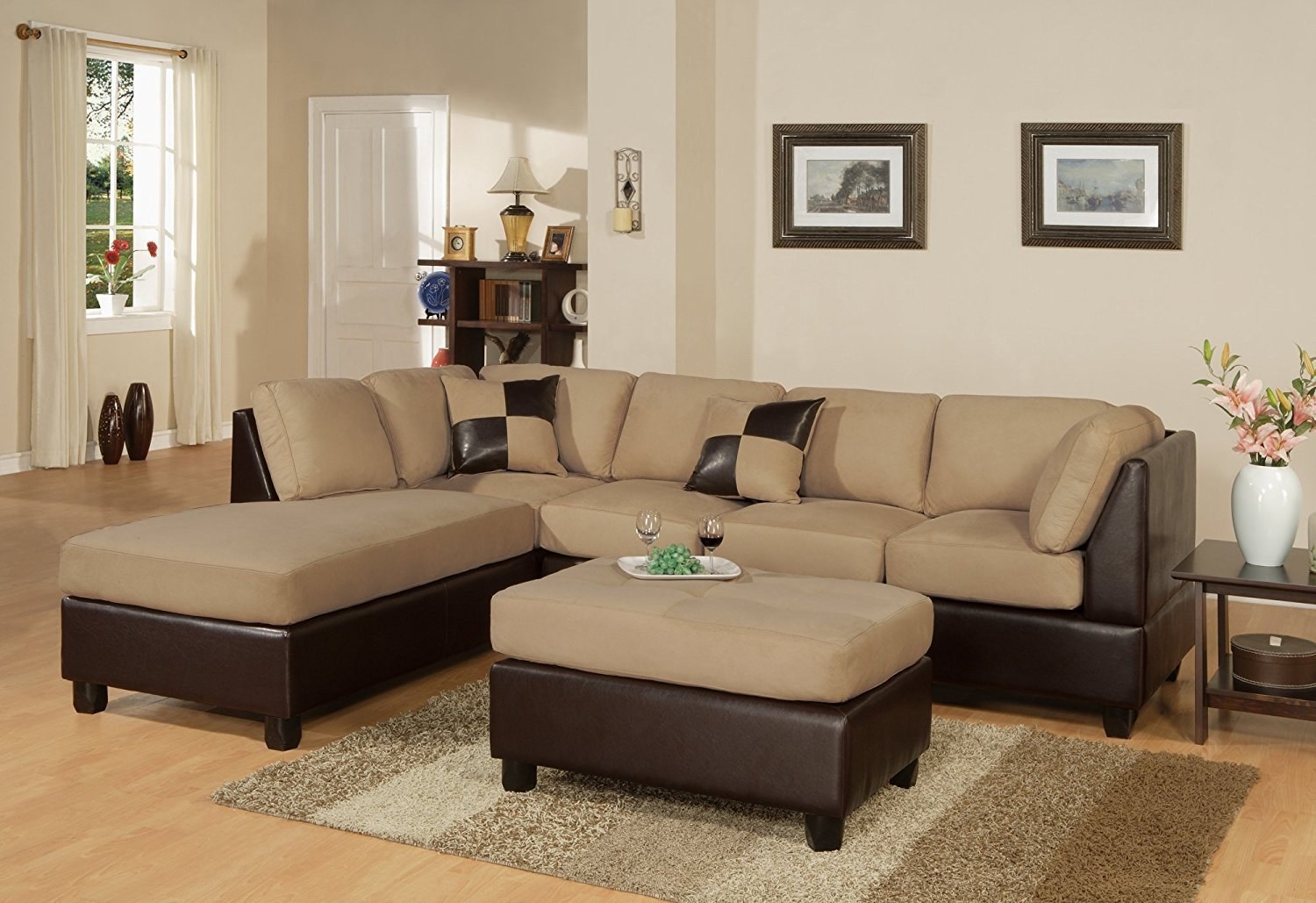 Кофейные диваны. Угловой диван в интерьере. Диван коричневый с бежевым. Бежевокортчгевый диван. Мягкий уголок в гостиную.