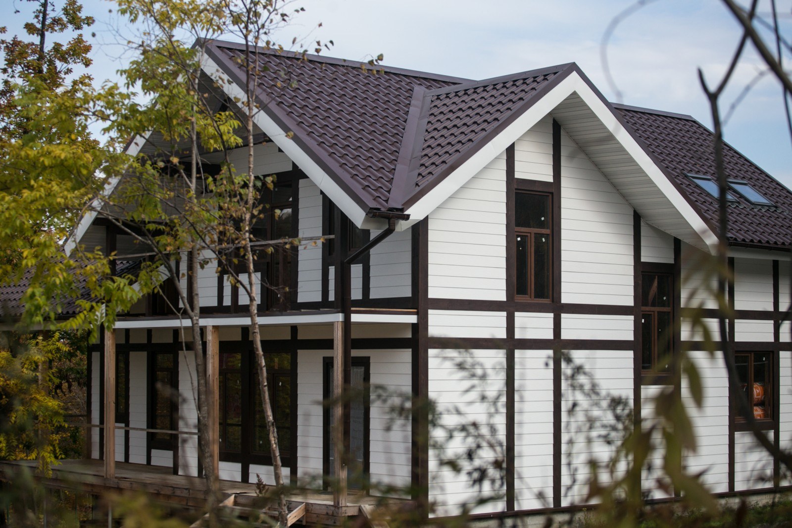Дизайн потолка с балками в доме — идеальное решение для загородного дома (70 фото)