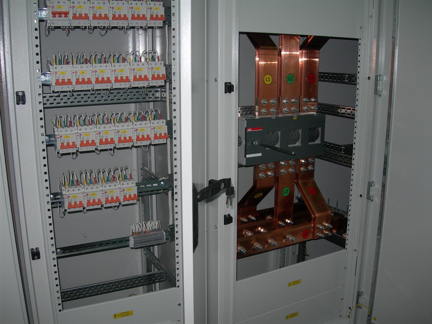 шкаф распределительный электрический силовой с автоматами