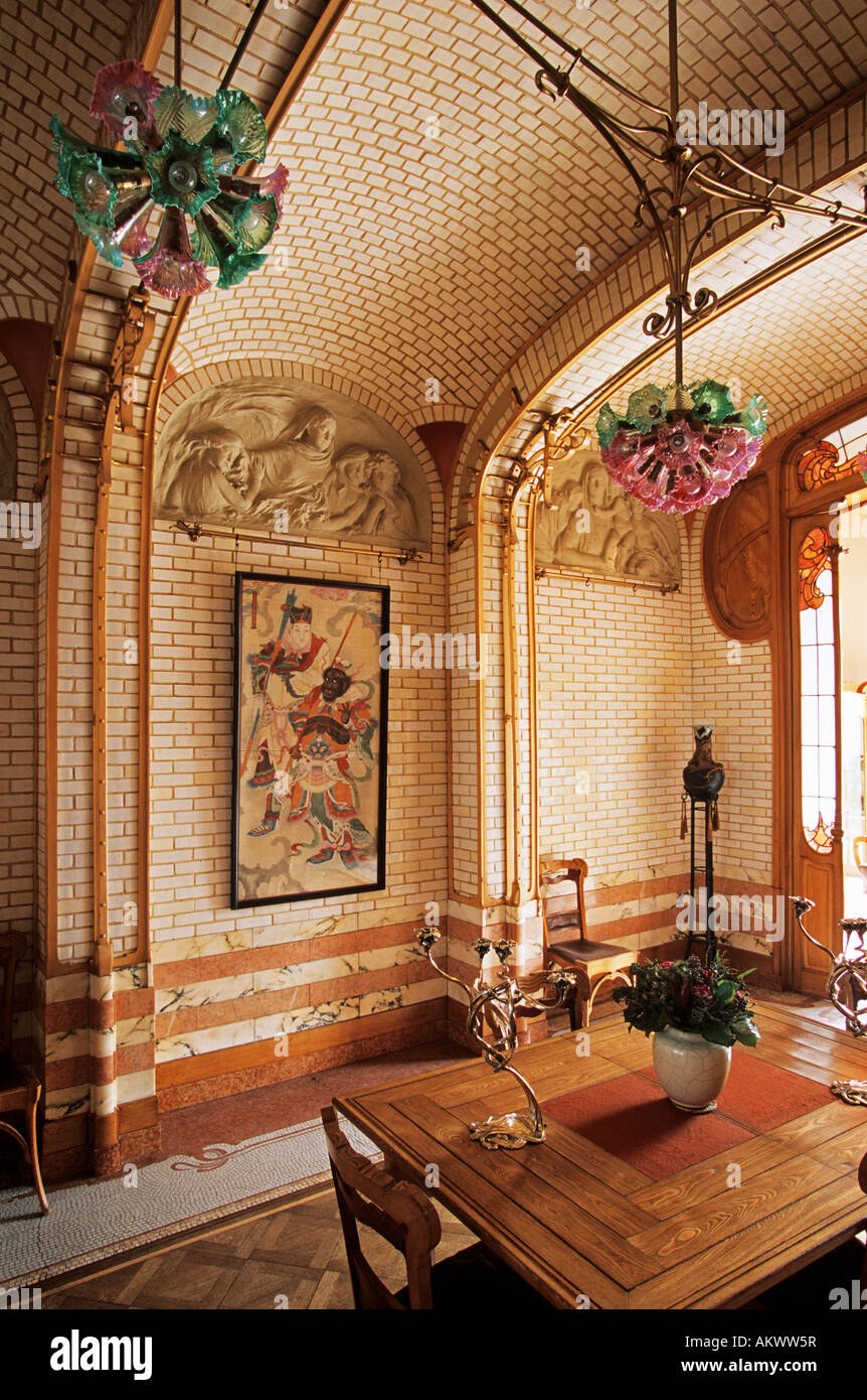 Интерьер гостиной в стиле арт нуво