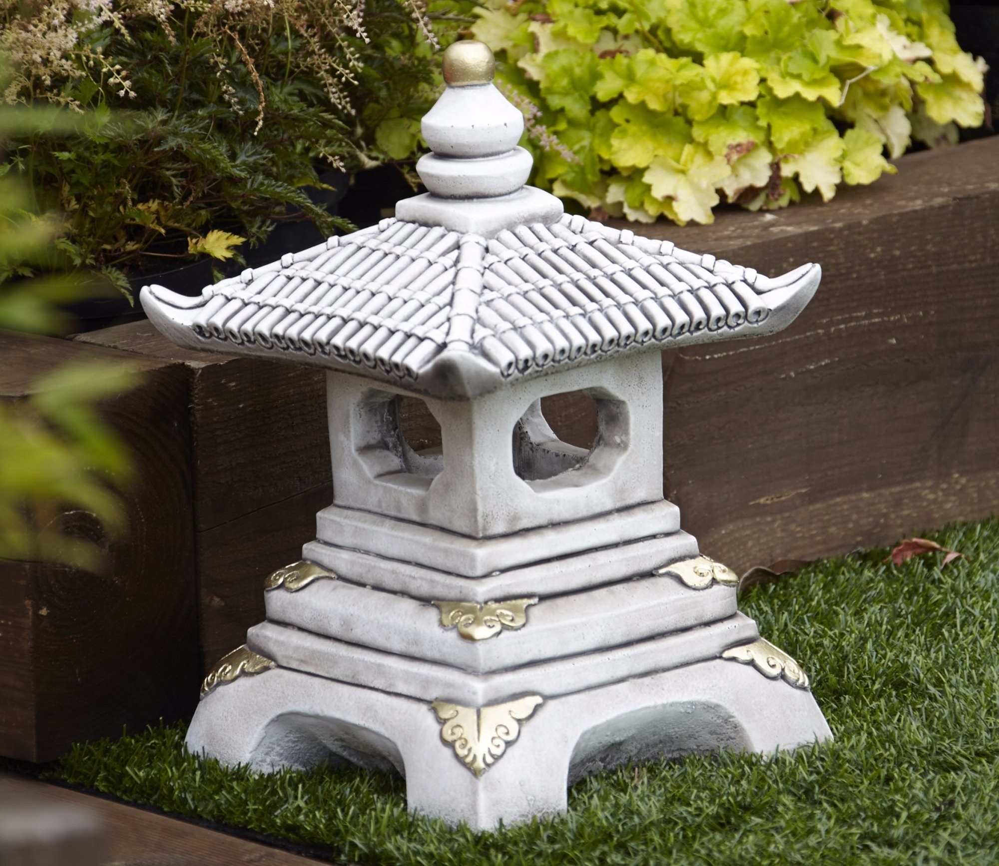 Японский садовый фонарь. Каменная пагода в японском саду. Тачи-гата японский фонарь. Фигурки для сада в японском стиле. Японские фонарики для сада.