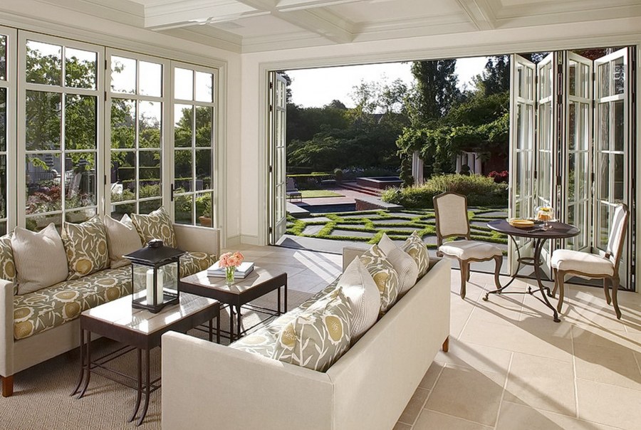 Гостиная с выходом на веранду