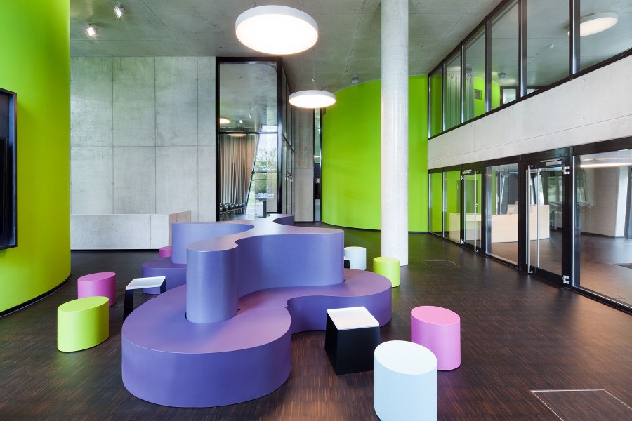 Яркие интерьеры общественных зданий